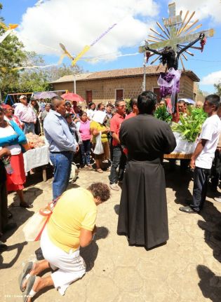 Cardenal Brenes participa de Viacrucis en Carazo