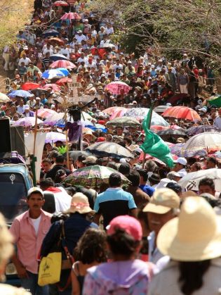 Cardenal Brenes participa de Viacrucis en Carazo