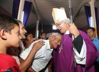 Cardenal Brenes participa de Viacrucis en Carazo