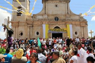 Cardenal Brenes participa de Viacrucis en Carazo