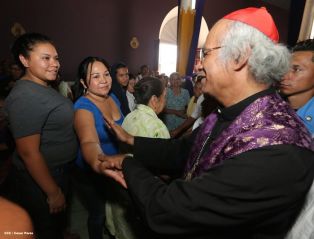 Cardenal Brenes participa de Viacrucis en Carazo