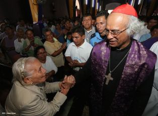 Cardenal Brenes participa de Viacrucis en Carazo
