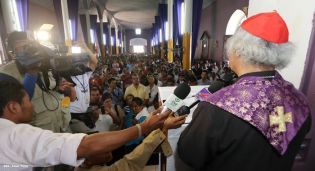 Cardenal Brenes participa de Viacrucis en Carazo
