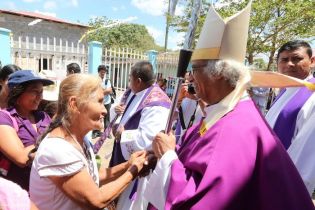 Cardenal Brenes participa de Viacrucis en Carazo