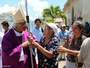 Cardenal Brenes participa de Viacrucis en Carazo