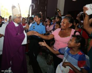 Cardenal Brenes participa de Viacrucis en Carazo