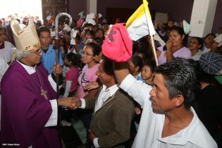 Cardenal Brenes participa de Viacrucis en Carazo