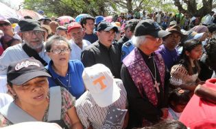 Cardenal Brenes participa de Viacrucis en Carazo