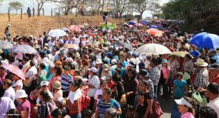 Cardenal Brenes participa de Viacrucis en Carazo