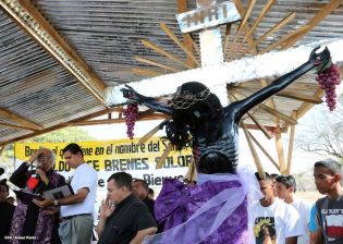 Cardenal Brenes participa de Viacrucis en Carazo
