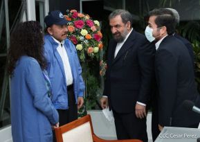 Presidente Daniel Ortega y Vicepresidenta Rosario en encuentro con delegación de Irán