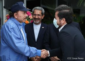 Presidente Daniel Ortega y Vicepresidenta Rosario en encuentro con delegación de Irán