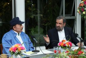 Presidente Daniel Ortega y Vicepresidenta Rosario en encuentro con delegación de Irán