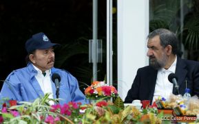 Presidente Daniel Ortega y Vicepresidenta Rosario en encuentro con delegación de Irán