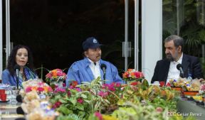 Presidente Daniel Ortega y Vicepresidenta Rosario en encuentro con delegación de Irán