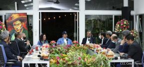 Presidente Daniel Ortega y Vicepresidenta Rosario en encuentro con delegación de Irán