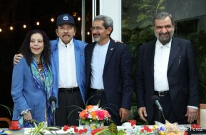 Presidente Daniel Ortega y Vicepresidenta Rosario en encuentro con delegación de Irán