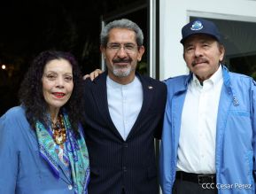 Presidente Daniel Ortega y Vicepresidenta Rosario en encuentro con delegación de Irán