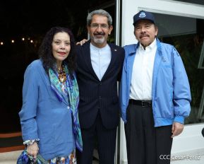 Presidente Daniel Ortega y Vicepresidenta Rosario en encuentro con delegación de Irán