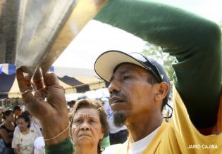 Entrega de Plan Techo en Managua