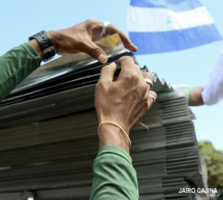 Entrega de Plan Techo en Managua