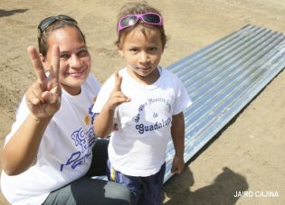 Entrega de Plan Techo en Managua