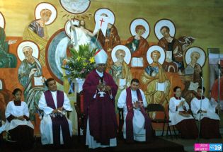 Feligreses de parroquia Espíritu Santo reciben gozosos al Cardenal Brenes