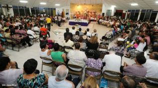 Feligreses de parroquia Espíritu Santo reciben gozosos al Cardenal Brenes