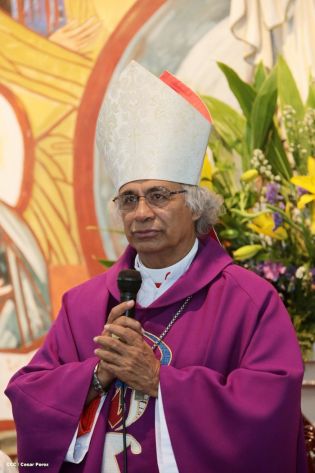 Feligreses de parroquia Espíritu Santo reciben gozosos al Cardenal Brenes