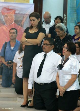 Feligreses de parroquia Espíritu Santo reciben gozosos al Cardenal Brenes