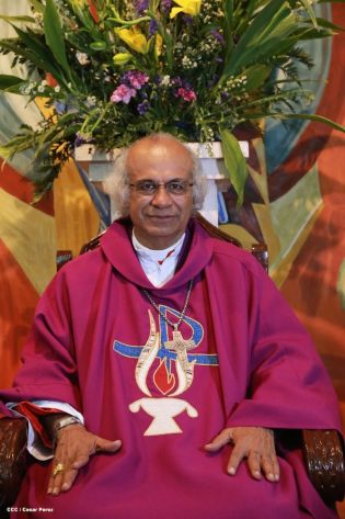 Feligreses de parroquia Espíritu Santo reciben gozosos al Cardenal Brenes