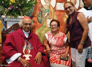 Feligreses de parroquia Espíritu Santo reciben gozosos al Cardenal Brenes