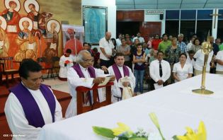 Feligreses de parroquia Espíritu Santo reciben gozosos al Cardenal Brenes