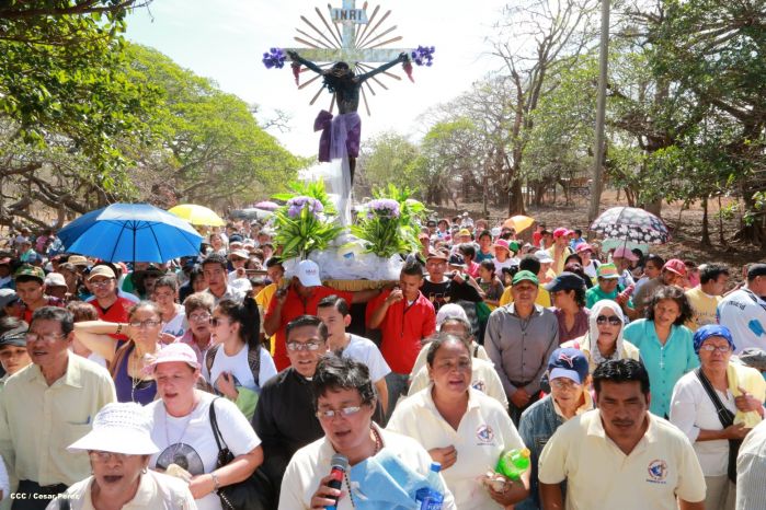 Realizan tercera peregrinación y Viacrucis en La Conquista 