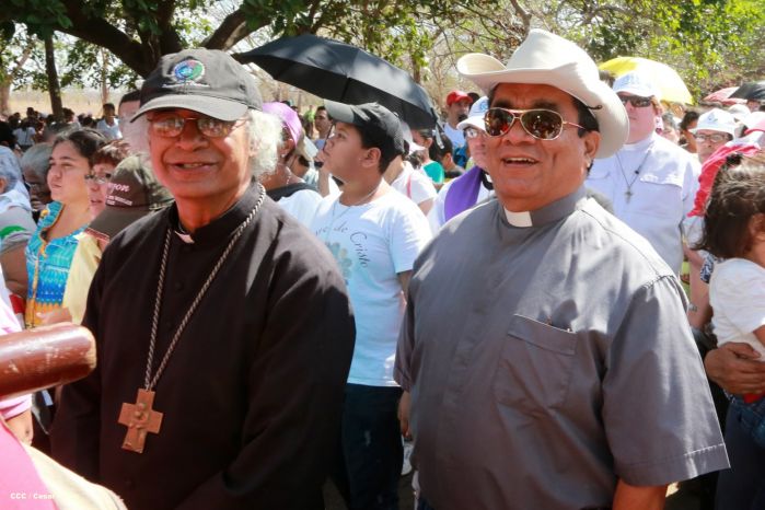 Realizan tercera peregrinación y Viacrucis en La Conquista 