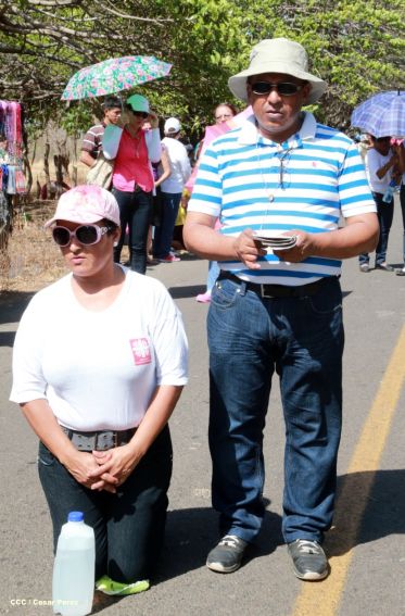 Realizan tercera peregrinación y Viacrucis en La Conquista 