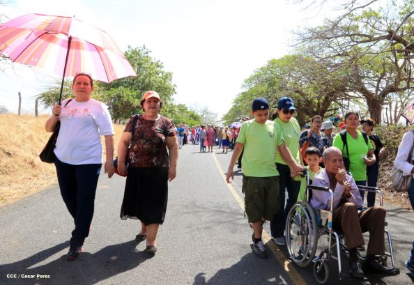 Realizan tercera peregrinación y Viacrucis en La Conquista 