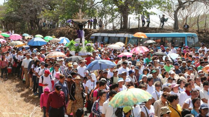 Realizan tercera peregrinación y Viacrucis en La Conquista 