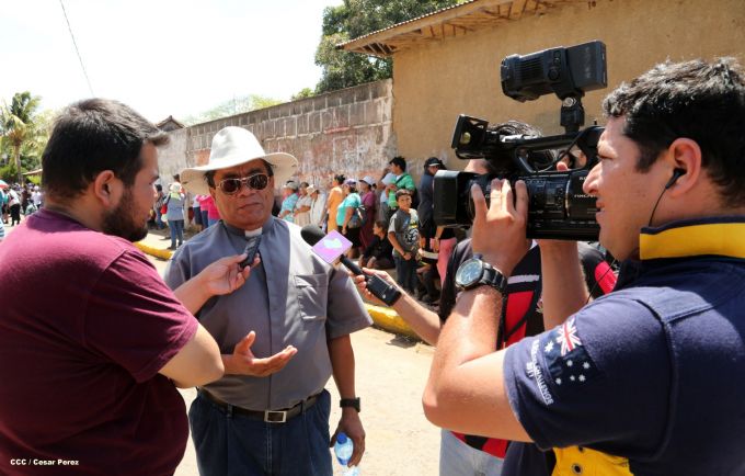 Realizan tercera peregrinación y Viacrucis en La Conquista 