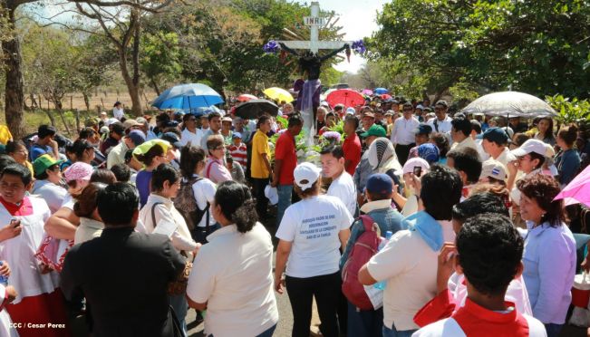 Realizan tercera peregrinación y Viacrucis en La Conquista 