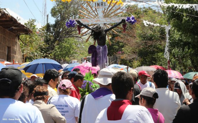 Realizan tercera peregrinación y Viacrucis en La Conquista 