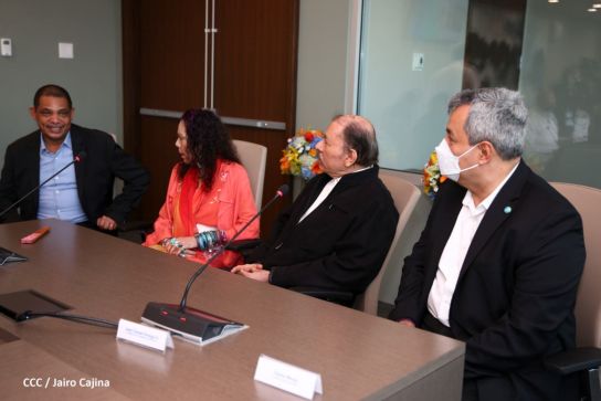 Presidente Daniel y Vicepresidenta Rosario en visita a la sede del BCIE en Managua 