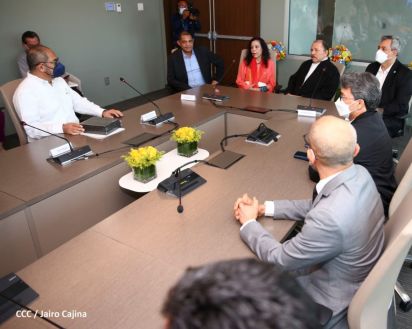 Presidente Daniel y Vicepresidenta Rosario en visita a la sede del BCIE en Managua 