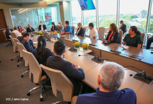 Presidente Daniel y Vicepresidenta Rosario en visita a la sede del BCIE en Managua 