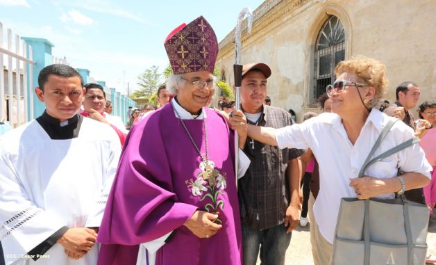 Realizan tercera peregrinación y Viacrucis en La Conquista 