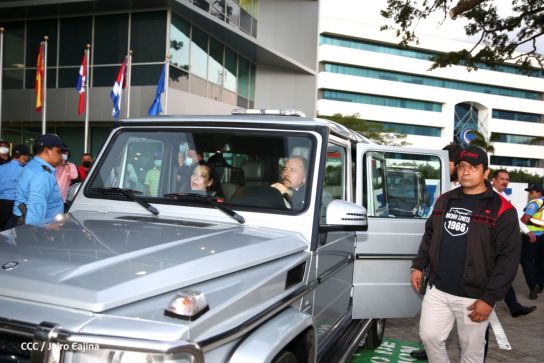 Presidente Daniel y Vicepresidenta Rosario en visita a la sede del BCIE en Managua 