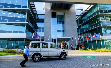 Presidente Daniel y Vicepresidenta Rosario en visita a la sede del BCIE en Managua 