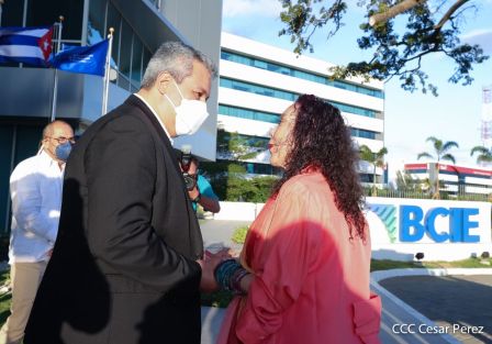 Presidente Daniel y Vicepresidenta Rosario en visita a la sede del BCIE en Managua 