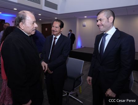 Presidente Daniel y Vicepresidenta Rosario en visita a la sede del BCIE en Managua 