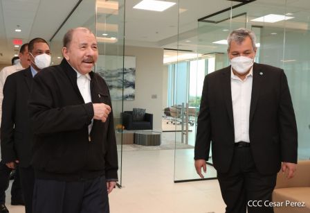 Presidente Daniel y Vicepresidenta Rosario en visita a la sede del BCIE en Managua 